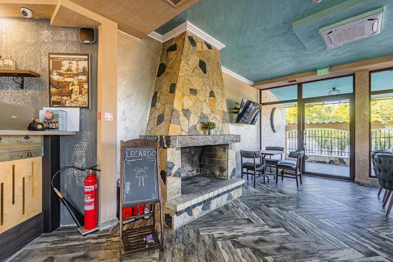Lecardo Hotel 阿赫洛伊 外观 照片